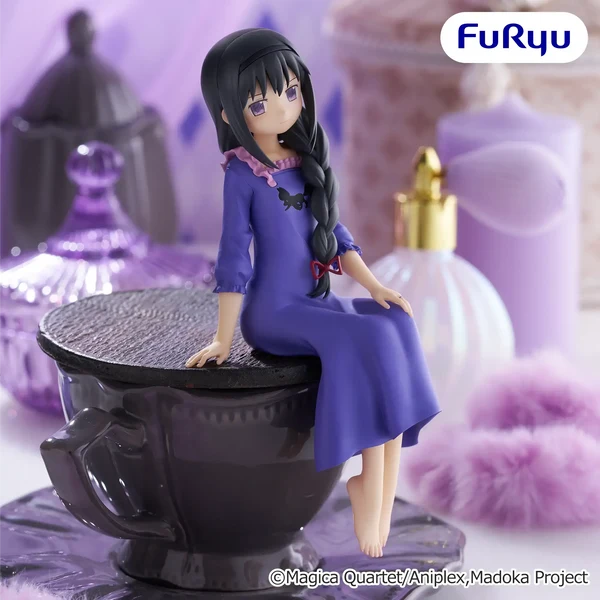 PuellaMagiMadokaMagicaNoodleStopperFigure-AkemiHomuraKyubeythemedNightwearver_2 Puella Magi Madoka Magica – Figurine Homura Akemi Kyubey Nightwear Ver. Noodle Stopper – Image 1